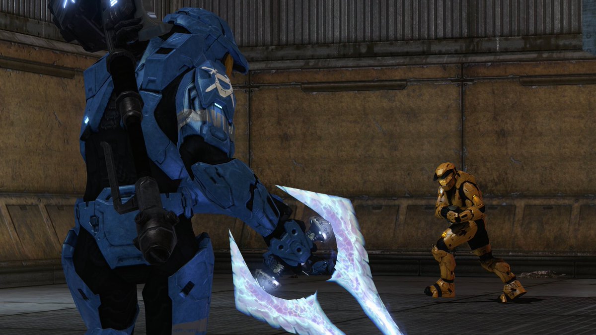 A blue Spartan with an Energy Sword faces down against a yellow Spartan wielding the Grifball.