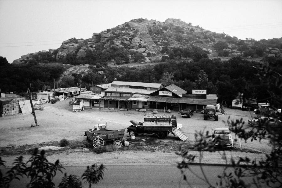 HarryLamont4's tweet photo. @MarkDice Terrifying back in the day of when one goes on a murdering spree. Not so shocking nowadays.
Manson compensated blind Spahn Movie Ranch owner, #GeorgeSpahn, wit #SqueakyFromme's carnal knowledge for residing at da ranch, a sad day for CaLi.๐md๐บ๐ธ#TateMurders #LaBiancaMurders https://t.co/Ie8B89r1yU