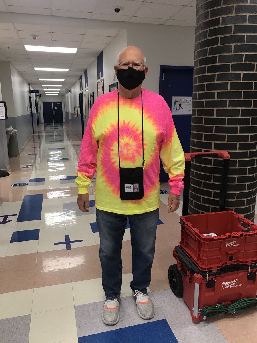 LewisvilleLC's tweet image. Today at LLC we are celebrating being kind to ourselves by wearing our brightest neon colors. #LISDBEKIND #LLCaccelerates