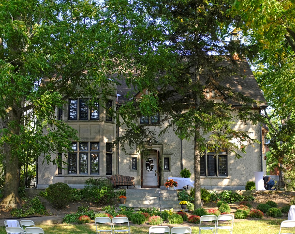 Although the University Club is currently closed, we are currently accepting bookings for future special events and weddings. Stay tuned for our re-opening announcement.
queensu.ca/uclub
#privatevenue #banquets
#lawnceremonies #afternoonteas
#reception #banquets #hiddengem