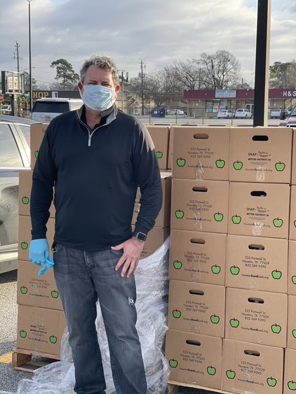 RCRoyalties's tweet photo. Donating our time is an amazing way to show we care about those in our communities. Last weekend our CEO @MZ_BU had the opportunity to volunteer by distributing boxes of food to seniors.  #supportyourcommunity https://t.co/8s73dwjgzq