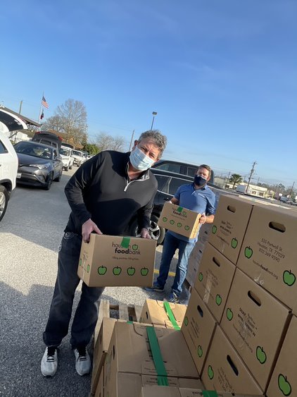 RCRoyalties's tweet photo. Donating our time is an amazing way to show we care about those in our communities. Last weekend our CEO @MZ_BU had the opportunity to volunteer by distributing boxes of food to seniors.  #supportyourcommunity https://t.co/8s73dwjgzq