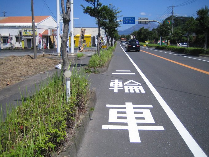 バイクのすり抜け邪魔 と なるべく言われないようにする記事 Okomoto