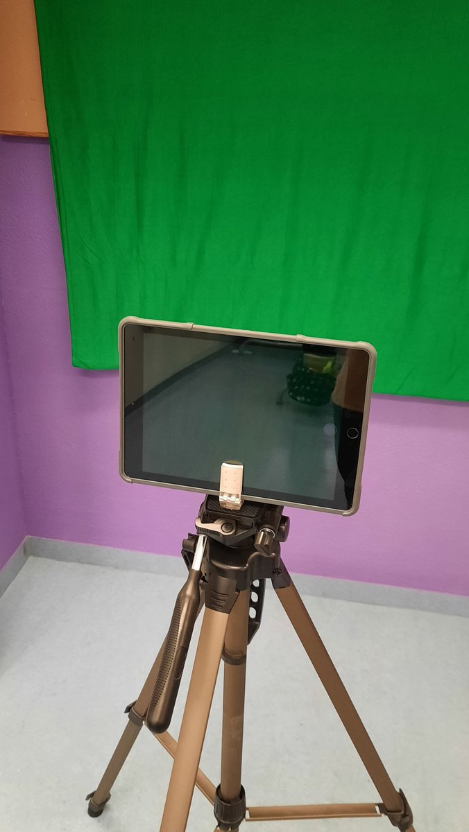soleyorr's tweet photo. Green screen upptökur í dag!
#menntaspjall https://t.co/lhu8nzft9c