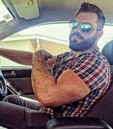 _OmarCollins's tweet photo. @PutosGt alguien sabe como se llama?? https://t.co/SEOYsjStYA