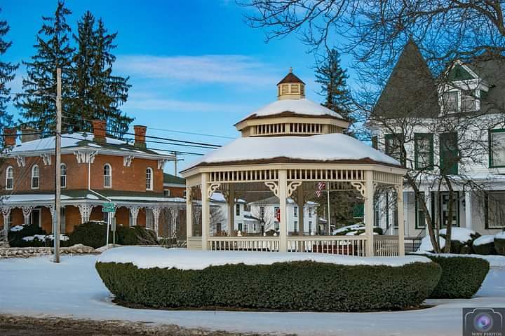 PhotosWny's tweet photo. Some of the pictures I took in Cuba, NY while visiting the snow sculptures down the street that Eric Jones Caricatures and Carving has been doing at the Cuba Block Barn... 

#cubany  #architecture #city #yourwnyweather #igersbuffalo #instadaily #hadtopulloverforthis #WINTER https://t.co/5hJSnVSrnE