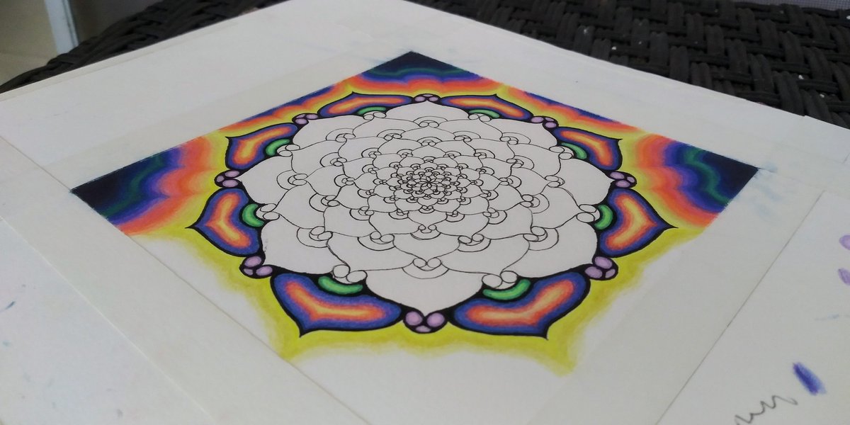 Chelsea31050427's tweet photo. Haven't played with colored pencils in years, loving it 🌈🎉 https://t.co/fF97QaJXy0