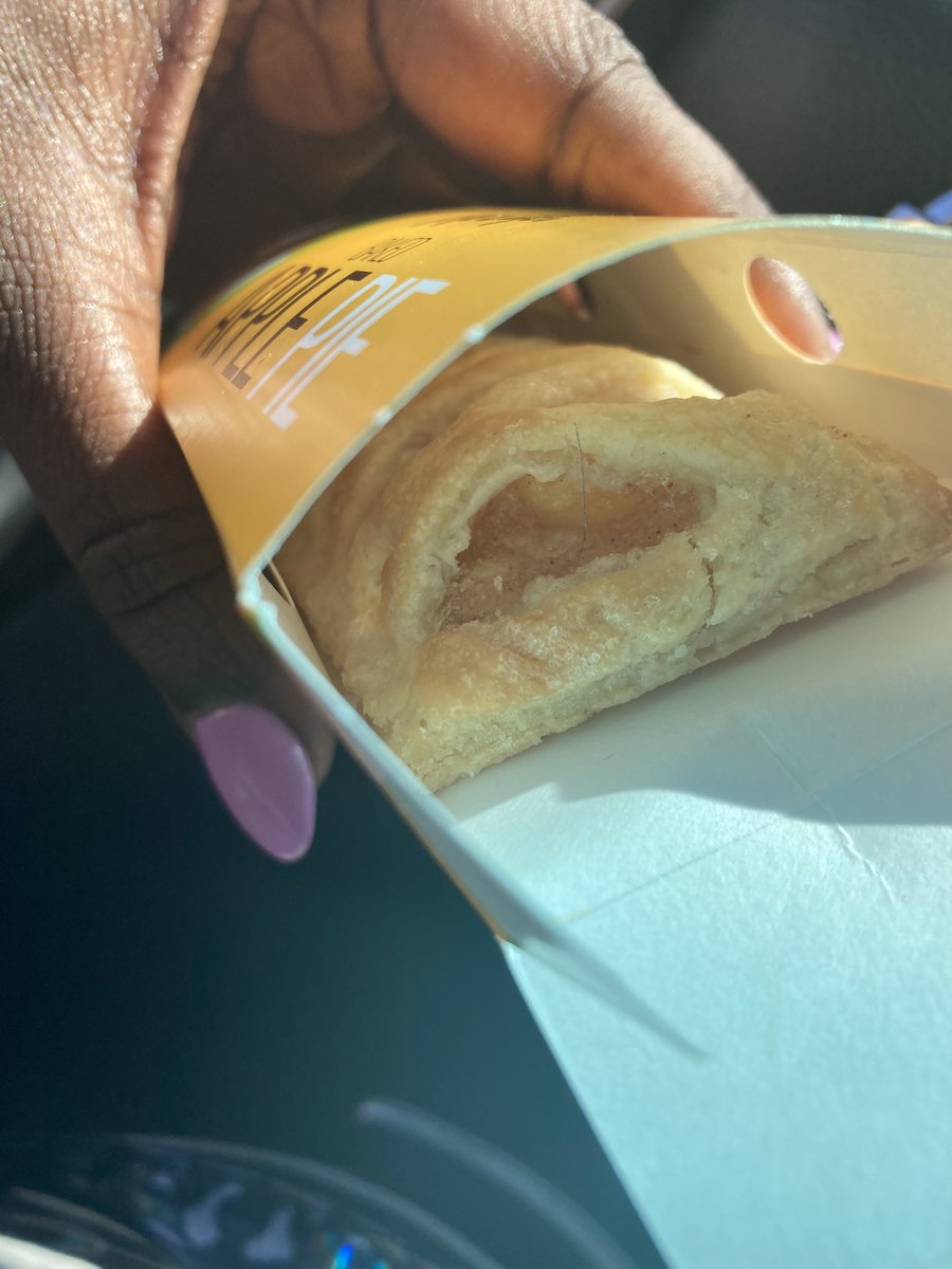 msm_onica's tweet photo. My mouth was watering for this 🍎 🥧 then I open the box 📦 a fucking piece of hair. @McDonalds https://t.co/bFLEvBx0wh