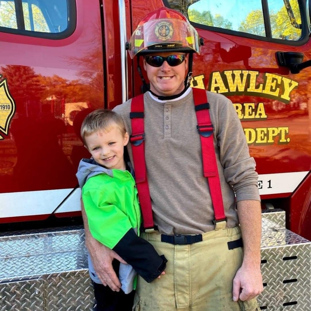 WebberFamMotors's tweet photo. Meet Chris Laaveg, a Sales Consultant at Webber and volunteer firefighter. Chris says, "I became a firefighter to serve my community. Not only in times of emergency but also for activities such as fundraising and educational outreach." Thank you for all that you do, Chris! https://t.co/878LqtUS2q