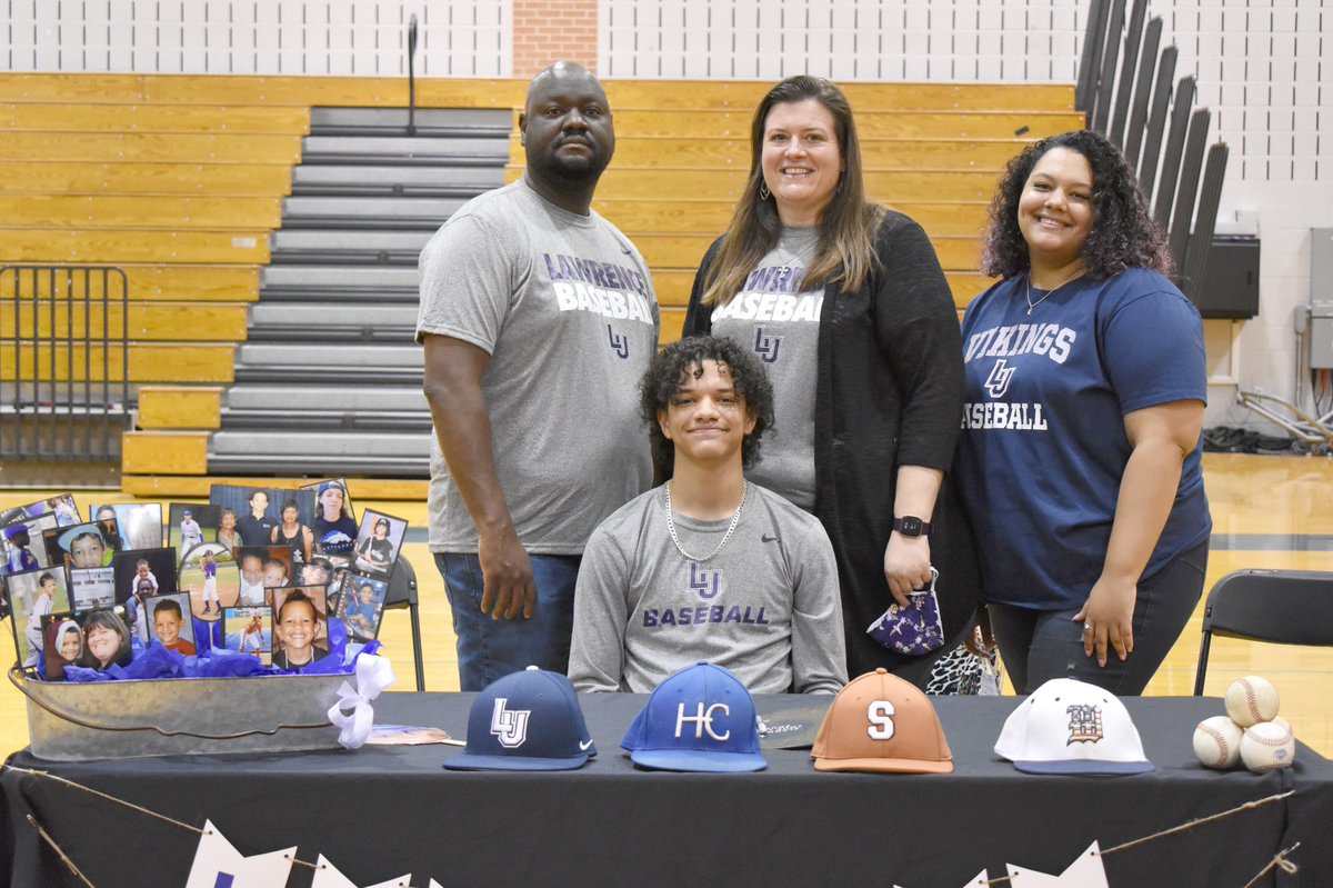 HCHSAthletics's tweet photo. Congratulations to these athletes on their commitment to compete at the collegiate level. Austin Ainsworth (Austin College/Football), Micah Hall (Sterling College/Football) &amp; Taylor Freeman (Lawrence College/Baseball). HC Athletics are very proud of you guys! #GoMustangs https://t.co/XqIpEwutqd