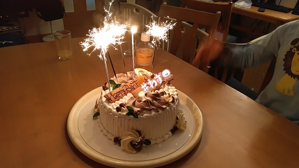 みさき V Twitter 昨日は息子の誕生日でした 今年のケーキはワイルルさんに注文 ケーキの迫力もさることながら 花火タイプのキャンドルにビビってました みさき V Twitter 昨日は息子の誕生日でした 今年のケーキはワイルルさんに注文 ケーキの迫力もさることながら 花火タイプのキャンドルにビビってました