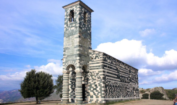 AntonAntonp's tweet photo. Obligé d'aller voir cette église ce été @CorseAutrement 
#Corsica #Murato https://t.co/e6nKwD9qd6