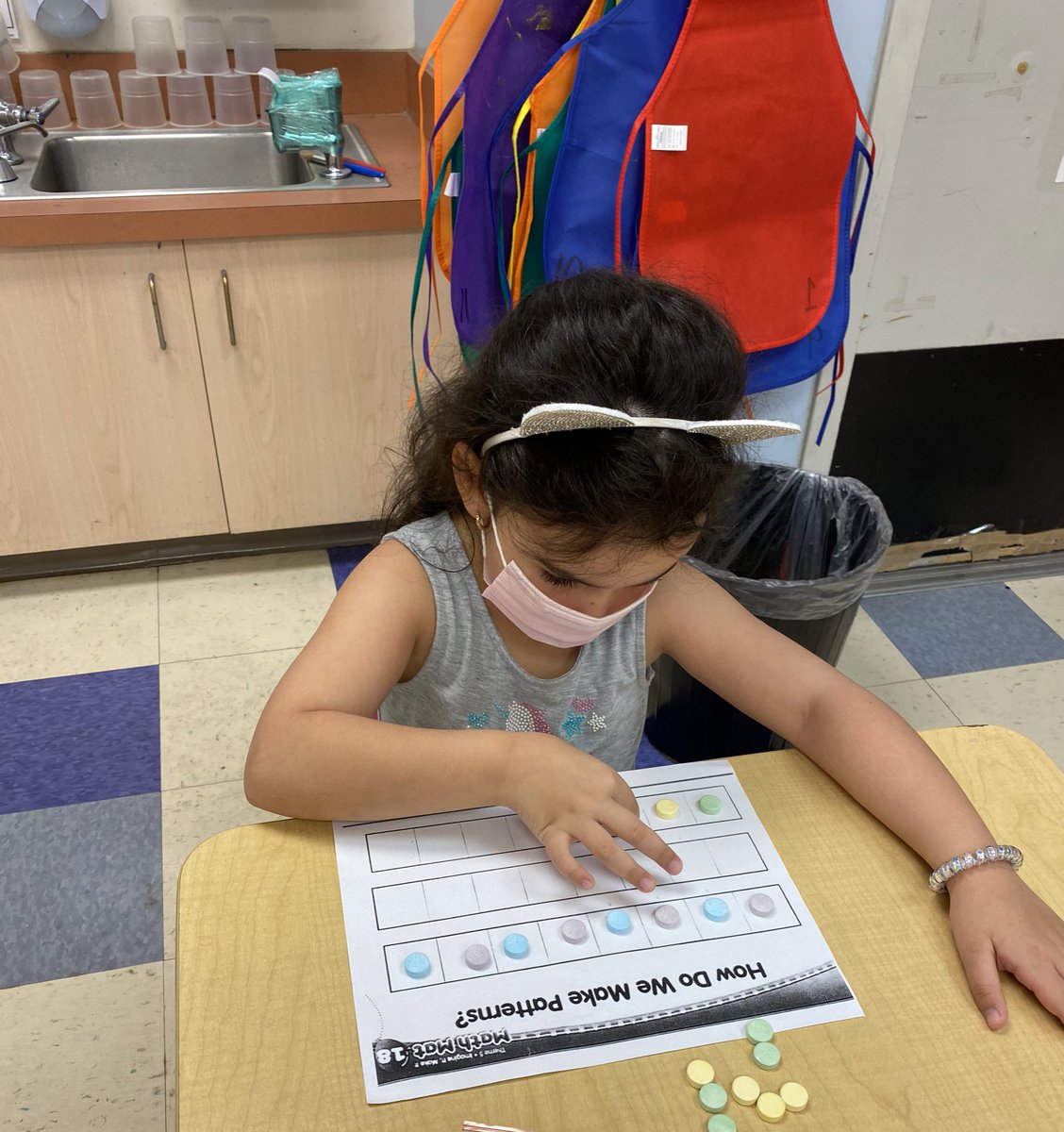 GouldsELMDCPS's tweet photo. Learning patterns with FUN manipulatives! What a tasty way to practice math skills in Mrs. Behney’s class! #prek #gouldselem #gouldsgators #math #learningpatterns https://t.co/TzAQBbjTMB