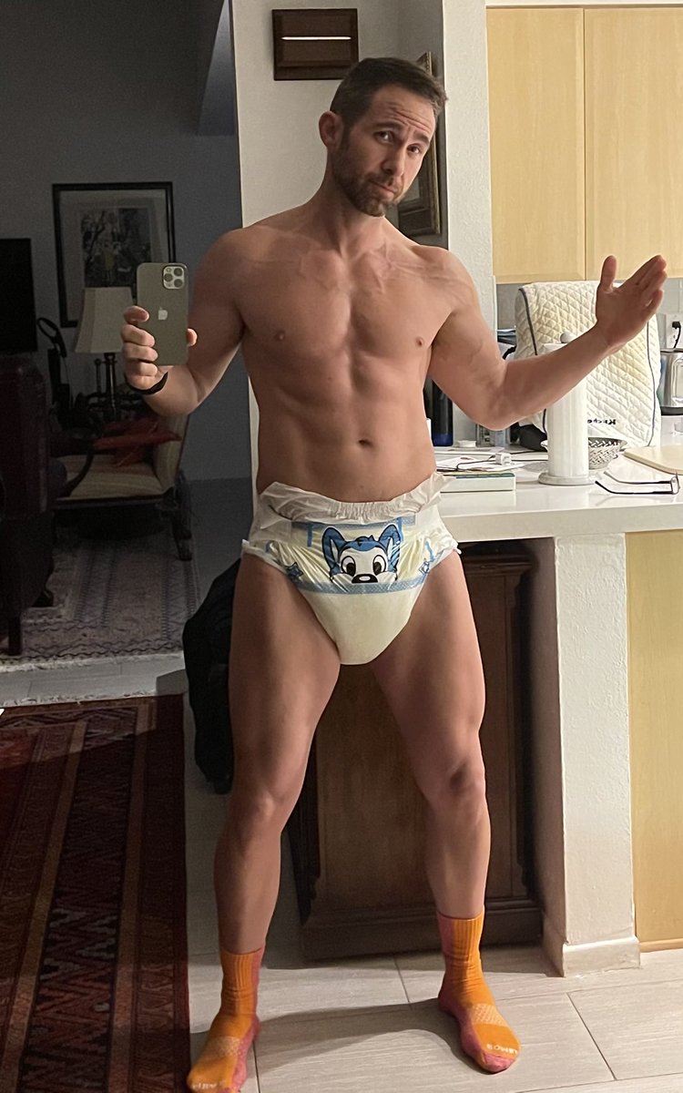 BabyFuFu2's tweet photo. @ABUDiapers Peek’s at 65-70% capacity is what I consider “optimal wetness.”  Looks aesthetic, feels divine.  I ❤️ diapers.  #diaperboy #diaperlover #abdl #diaper #diapers #adultbaby https://t.co/U97vfKGndC