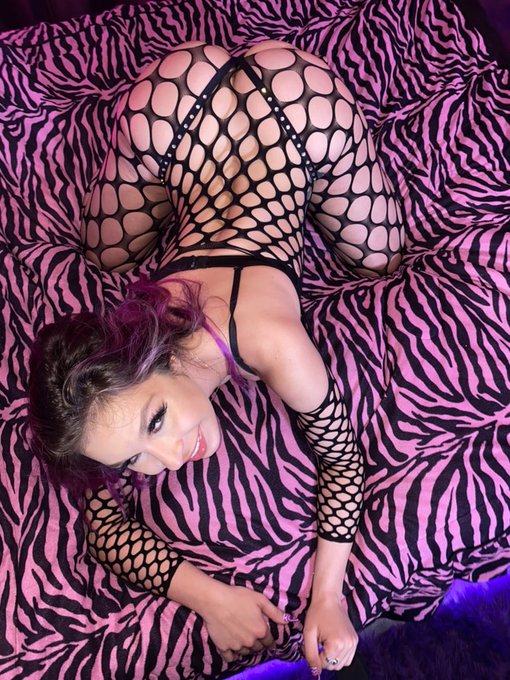 Don&rsquo;t miss my last scene with purple hair 💜 https://t.co/NYTxTDyj2W https://t.co/4glZGMzjO5<a href="/tag/buckleup"class="tags"><span>#buckleup</span></a>