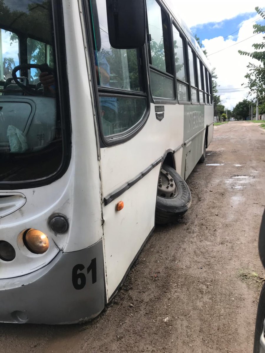Hablando de transporte público de pasajeros de Tucumán. Así se mantienen las unidades de las líneas del transporte urbano, uno de los items de los estudios de costos que dicen tener los empresarios para fijar el precio del boleto. Si nos deberían pagar para viajar.