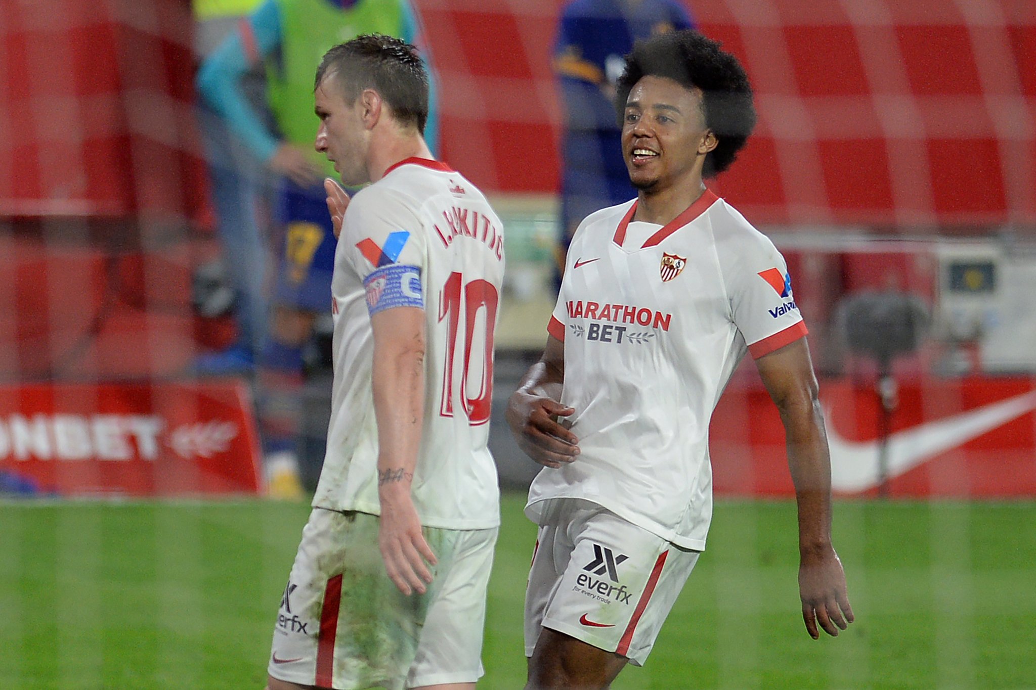 Goal Japan セビージャが先勝 コパ デル レイ 準決勝1stレグ バルセロナがセビージャに0 2敗戦 クンデ そして元バルセロナの ラキティッチ がゴール バルセロナは ユムティティ のミス響く セビージャ 2 0 バルセロナ Goal Japan セビージャが先勝 コパ デル レイ 準決勝1stレグ バルセロナがセビージャに0 2敗戦 クンデ そして元バルセロナの ラキティッチ がゴール バルセロナは ユムティティ のミス響く セビージャ 2 0 バルセロナ