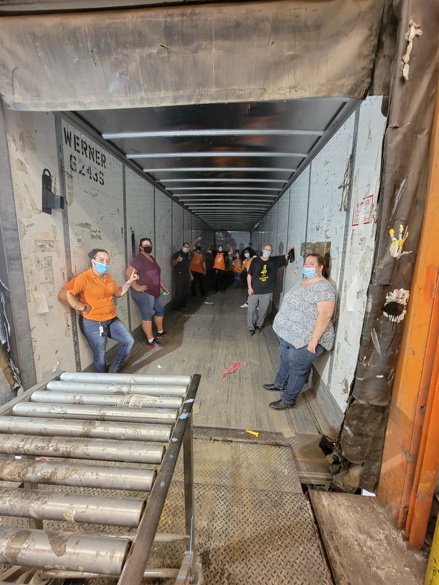 BillGreen279's tweet photo. Thank you to the 279 DS team!! Unloaded 1st RDC in less then 2 hours! 1 more RDC and an SDC tonight @0279jharris @BrettTHD https://t.co/YE0FIngRn4