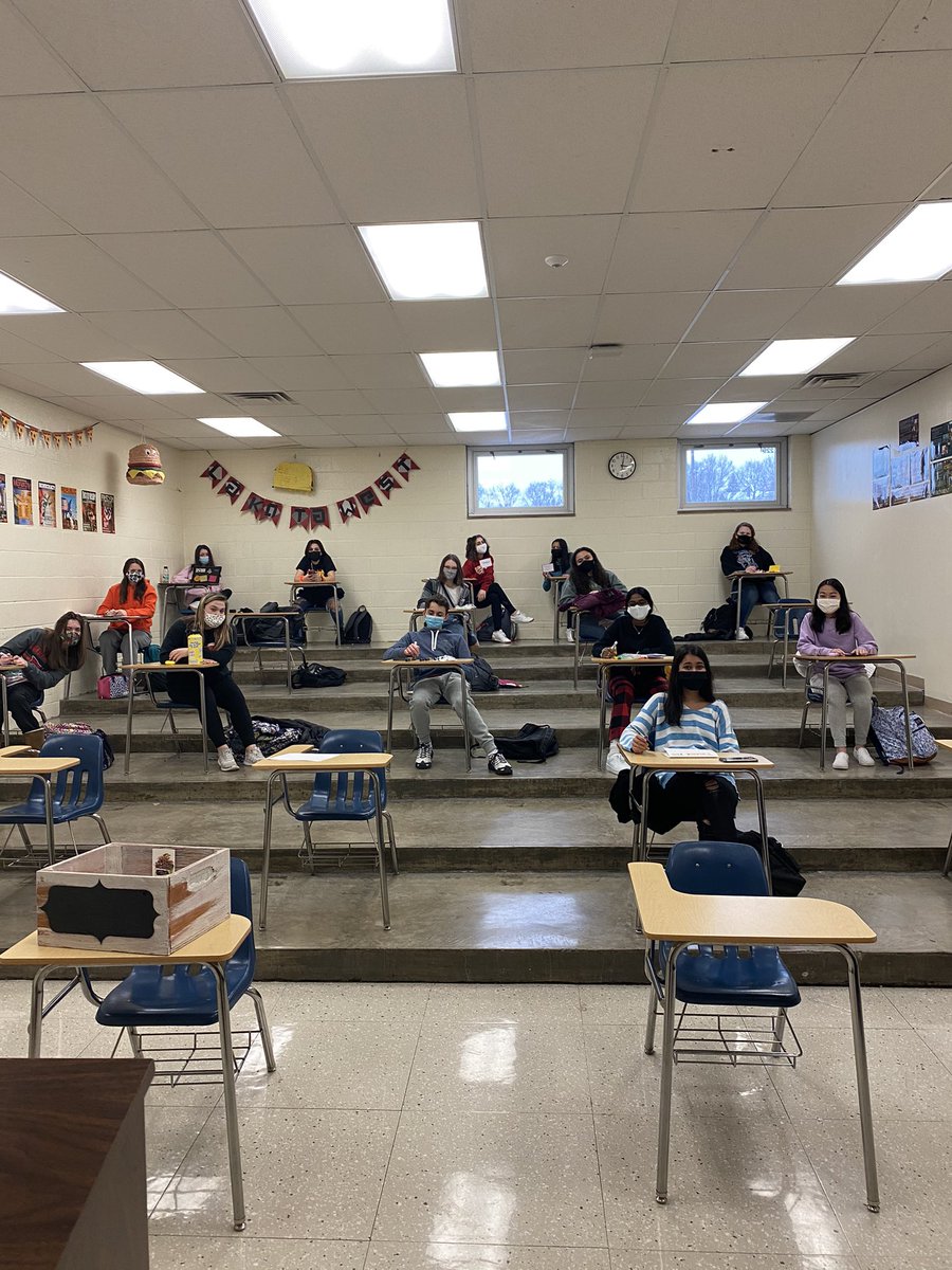 Today at our meeting we worked on making cards for local health care workers! We thank them for their hard work fighting COVID-19! 

Rumor has it if your XH period has the most cards gets 🍩’s from Mr. Stallings!!😎  <a href="/TeranceStallin1/">Terance Stallings</a> <a href="/ScottLaman2/">Scott Laman</a>