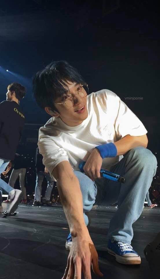 iCuddleShota's tweet photo. he’s effortlessly pretty like hello?? https://t.co/NBrr5DKuID