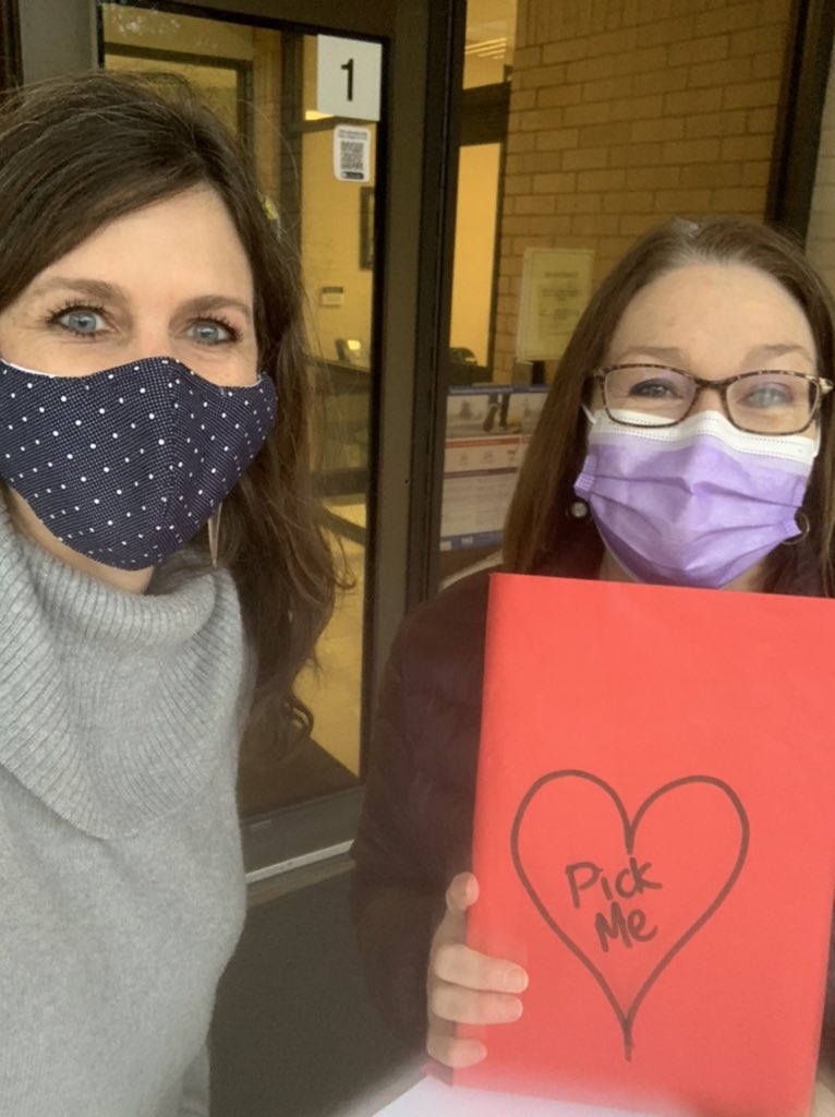 PurpleSageLib's tweet photo. Today we showed our virtual students some love. All they had to do is drive thru 🥰. I hope they felt it. @PurpleSageLib @PurpleSageRRISD @LibrariesRRock https://t.co/GY6raNdvwl
