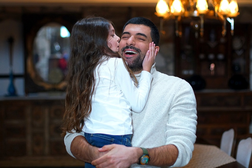 дочь посла турецкий сериал. дочь посла кадры. дочь посла санджар и мави. мави дочь посла. дочь посла / sefirin kizi (2019).