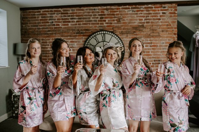 Such a beautiful bride tribe 😍 We absolutely love the matching robes #bridetribe⠀

Photography <a href="/sharon/">Sharon</a>.cudworth