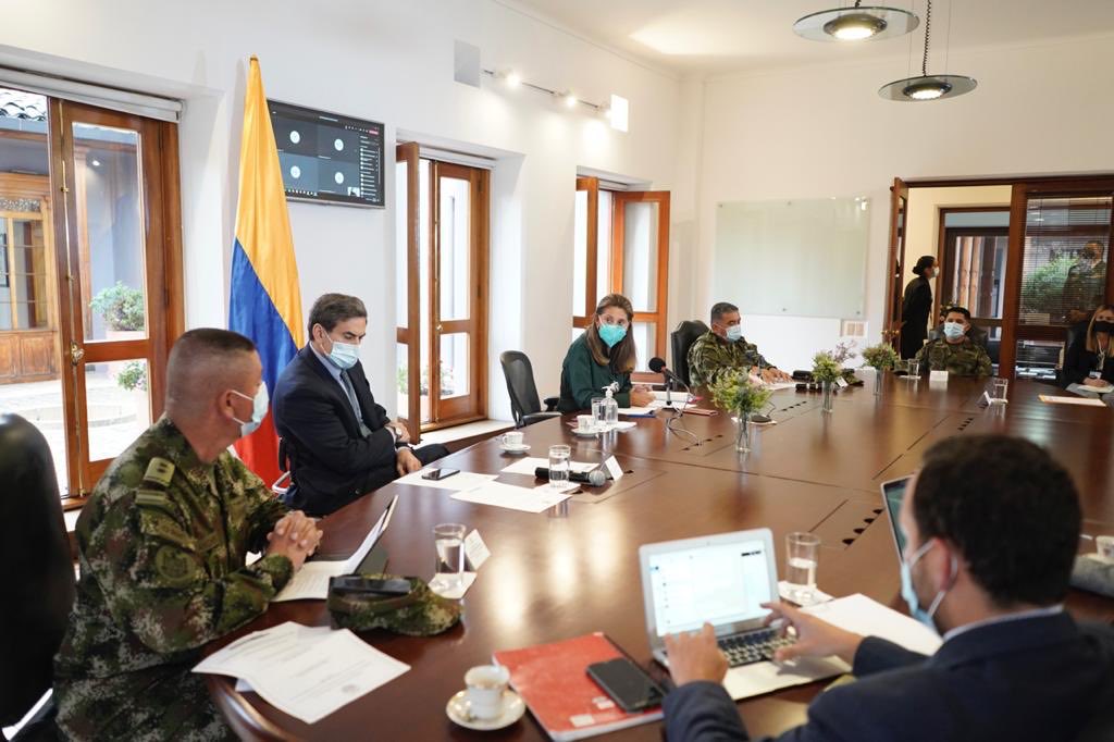 RECLUTAMIENTOCO's tweet photo. #EsNoticia #LoÚltimo Gracias a una alianza estratégica entre ⁦@COL_EJERCITO⁩ @RECLUTAMIENTO y ⁦⁦@ViceColombia⁩, a partir de ahora, las personas con alguna discapacidad podrán agilizar el proceso para obtener su libreta militar. https://t.co/bb5HFmQwXm