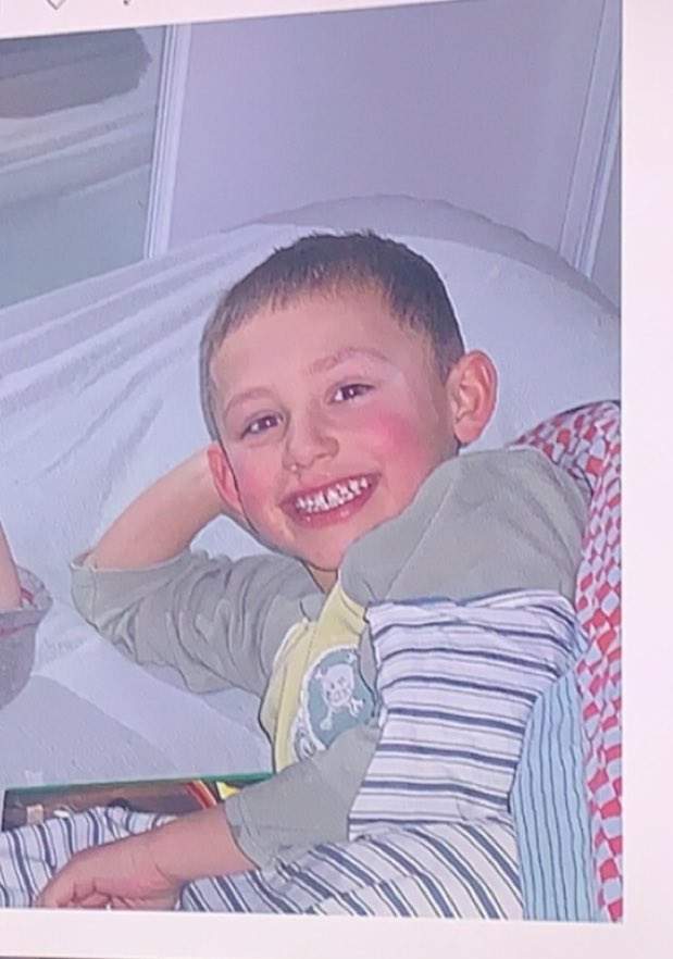 wtn_ugo's tweet photo. Bon anniversaire mon frère, à ta majorité profite bien ! 🎉❤️ @nikolaneuuu https://t.co/eE6CdLpVMp