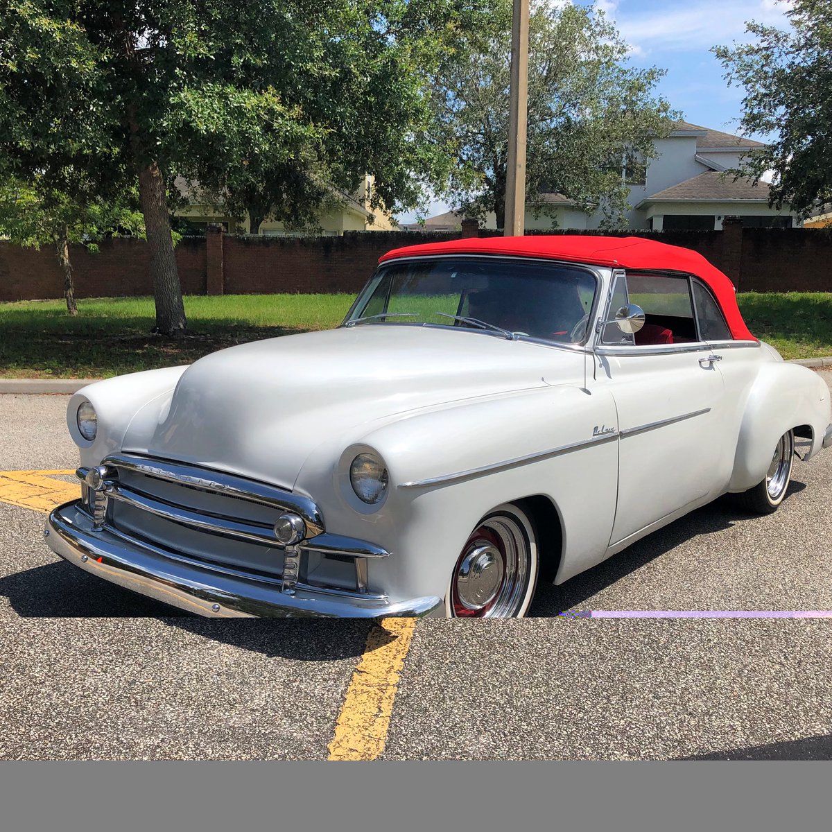 ClassiccRidez's tweet photo. Pearl white, power steering,disc breaks, new interior paint, top and engine. Rust free car.
#chevydeluxe #1950s #1950chevy #styleline #convertible #chevybomb #forsale #4sale #oldschool #lowrider https://t.co/Sr0QWWKlCG
