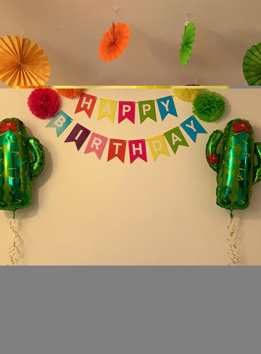 Pao_Glez01's tweet image. Tiembla #PartyStuff 😂😂😂

Cc: @isaasahid