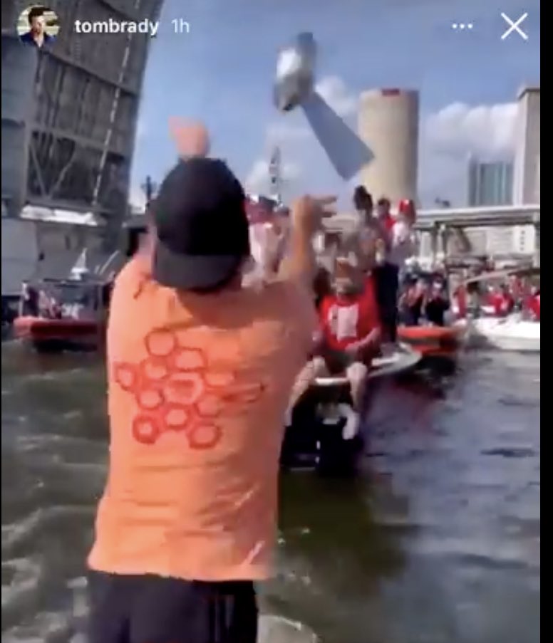 media_mock's tweet photo. BREAKING 🚨- Florida man tosses Lombardi Trophy in the Tampa Bay @TomBrady @Buccaneers 😂 https://t.co/oTHqSXA49G