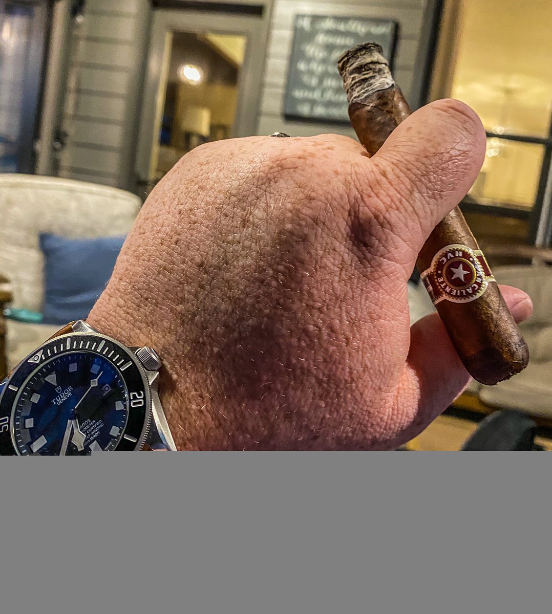 stogiedad's tweet photo. So nice out this evening, time for a drink and #smoke...@HVCCigars #PanCaliente and a little @SmoothAmbler #OldScout. Excellent. #nowsmoking #CigarLife https://t.co/EnX46NuWwM