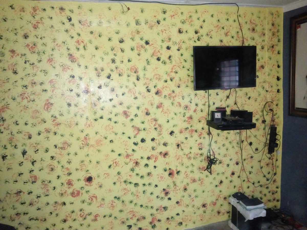 Always trying something new of the wall 
This how we speak on the wall
Its all been you lord thank you 🙇🏽‍♂
#paintingsbyraymond
#thankyoulord #dreamvill 
📞09078384388