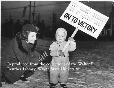 The union declared Feb 3rd, Women's Day, and women from across the state mobilize to Flint, the Womens Emergency Brigade turns out thousands with their kids & cute signs like this iconic one, after the Flint Journal (company rag at the time) wrote about "unruly mobs" & riots 18/