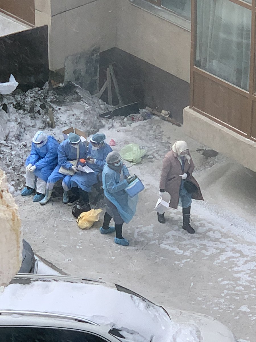 Энэ хэдийг маань суулгачих тээвэрлэх машин байхгүй л юм байхдаа. 20-оод минут л гадаа сууцгаалаа