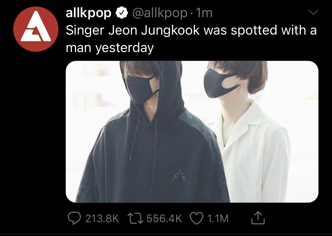 Iuneyk's tweet image. a #yoonkook au where in..

Singer Jeon Jungkook was caught hanging out with his non-showbiz boyfriend and was forced to break up.