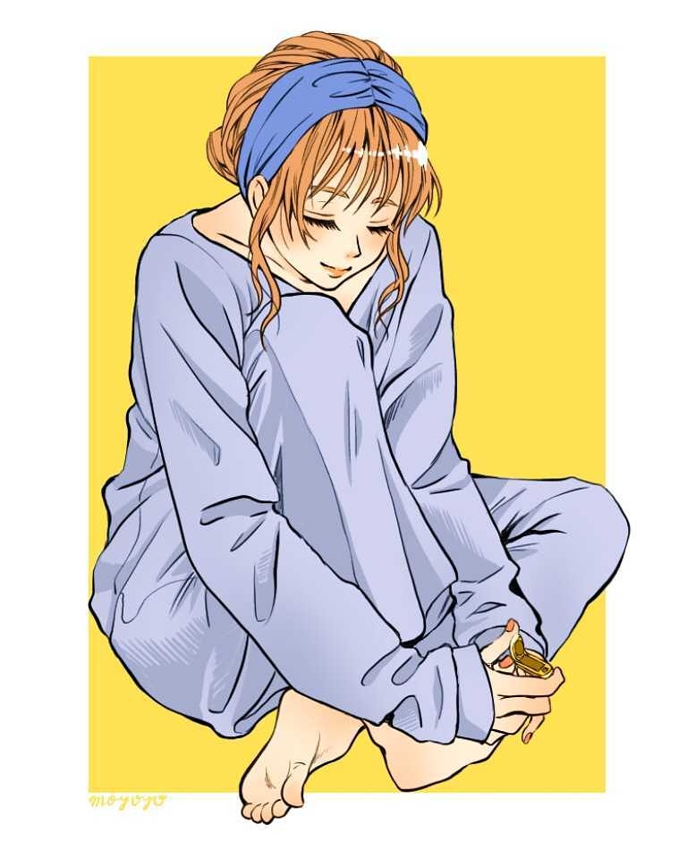 爪切りする女の子 爪切りする女の子