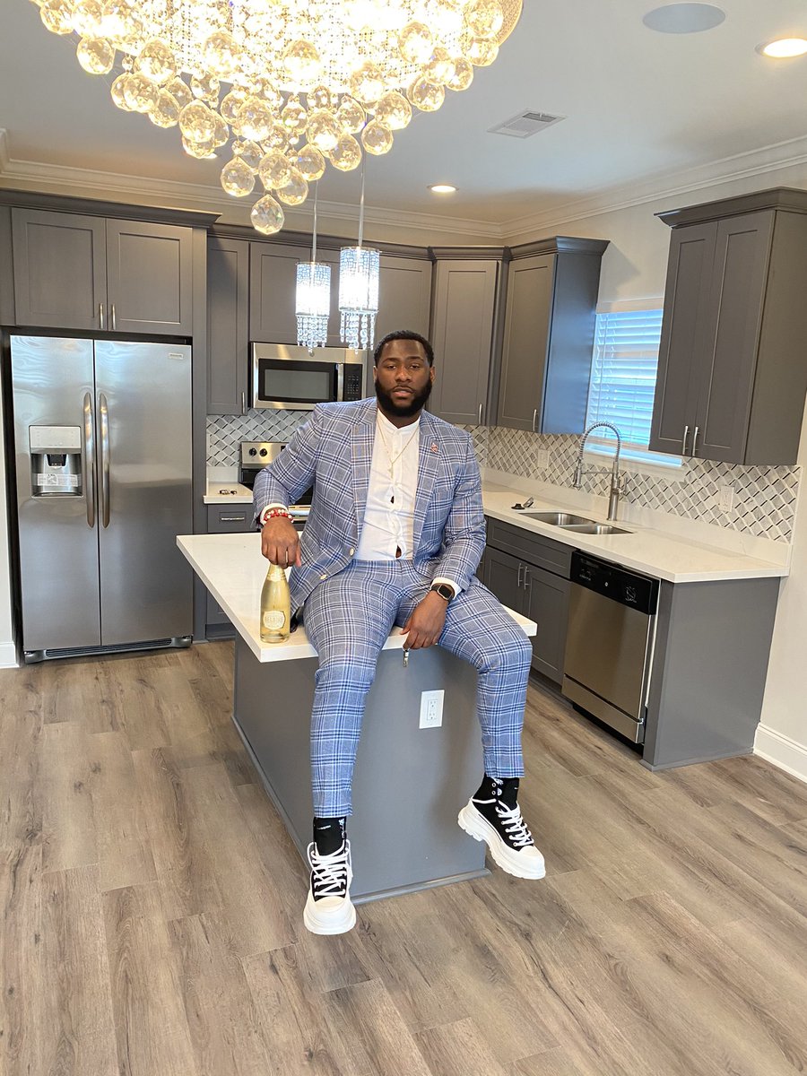 CoeurDeZoe's tweet photo. New Home Who Dis 🏘✍🏾🤳🏾 https://t.co/iLJEwEFDR4