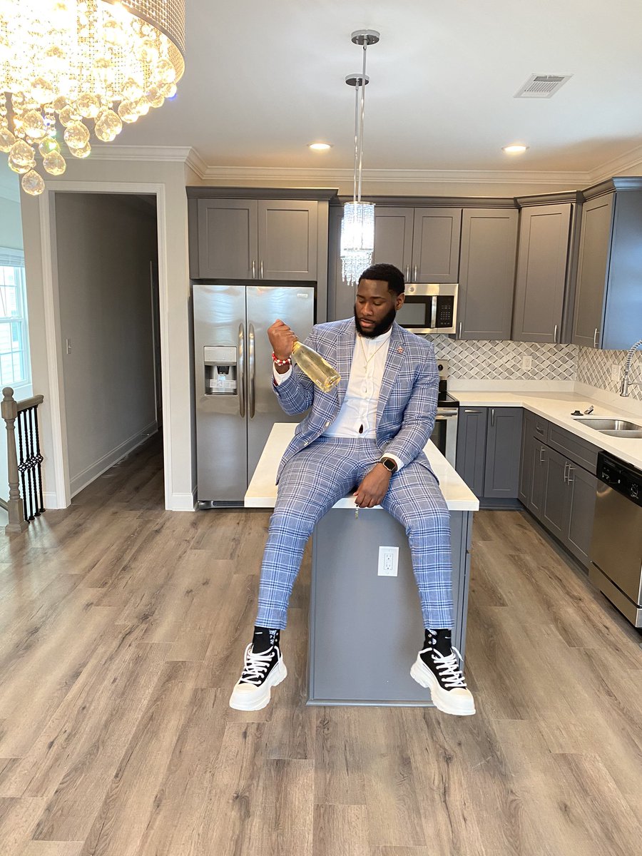 CoeurDeZoe's tweet photo. New Home Who Dis 🏘✍🏾🤳🏾 https://t.co/iLJEwEFDR4