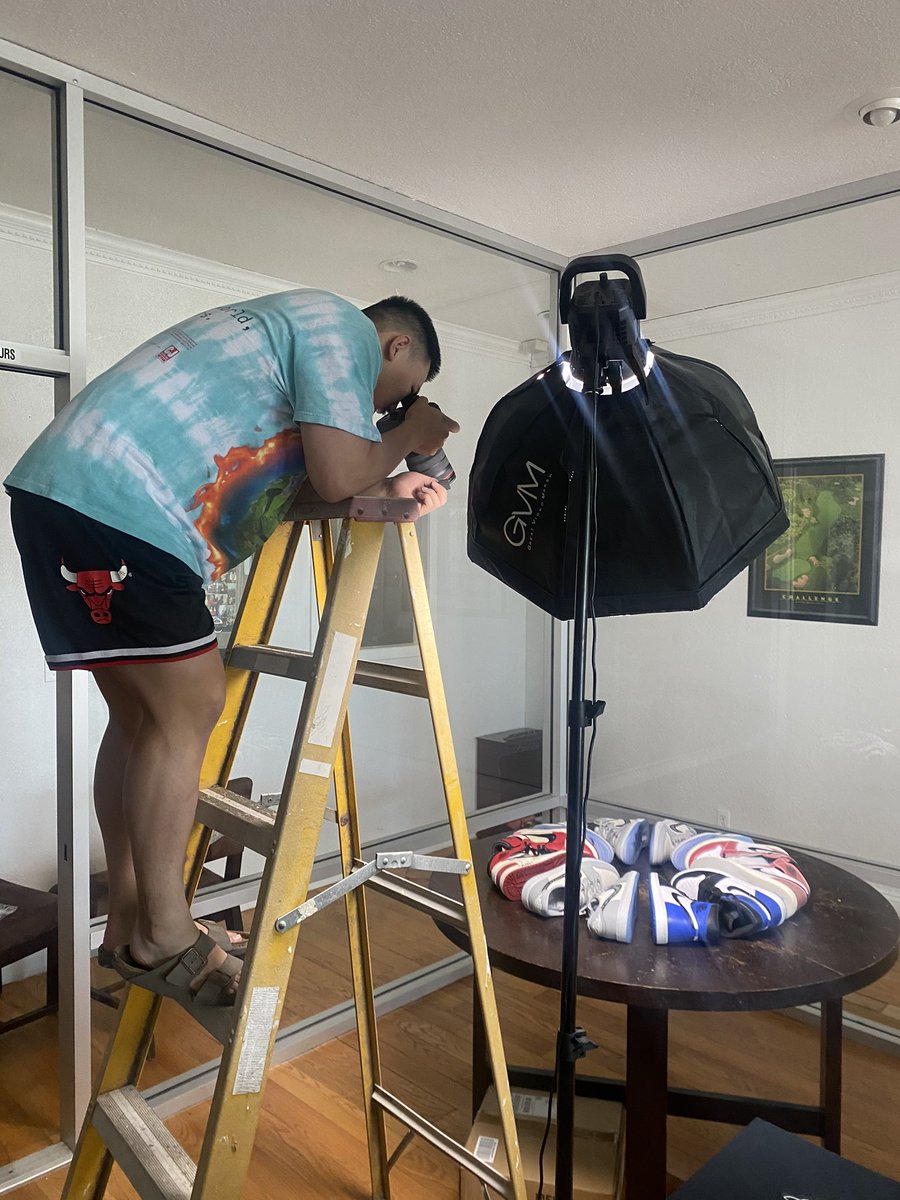 KhuongDo22's tweet photo. The photographer vs. the picture https://t.co/Yg715glTzd