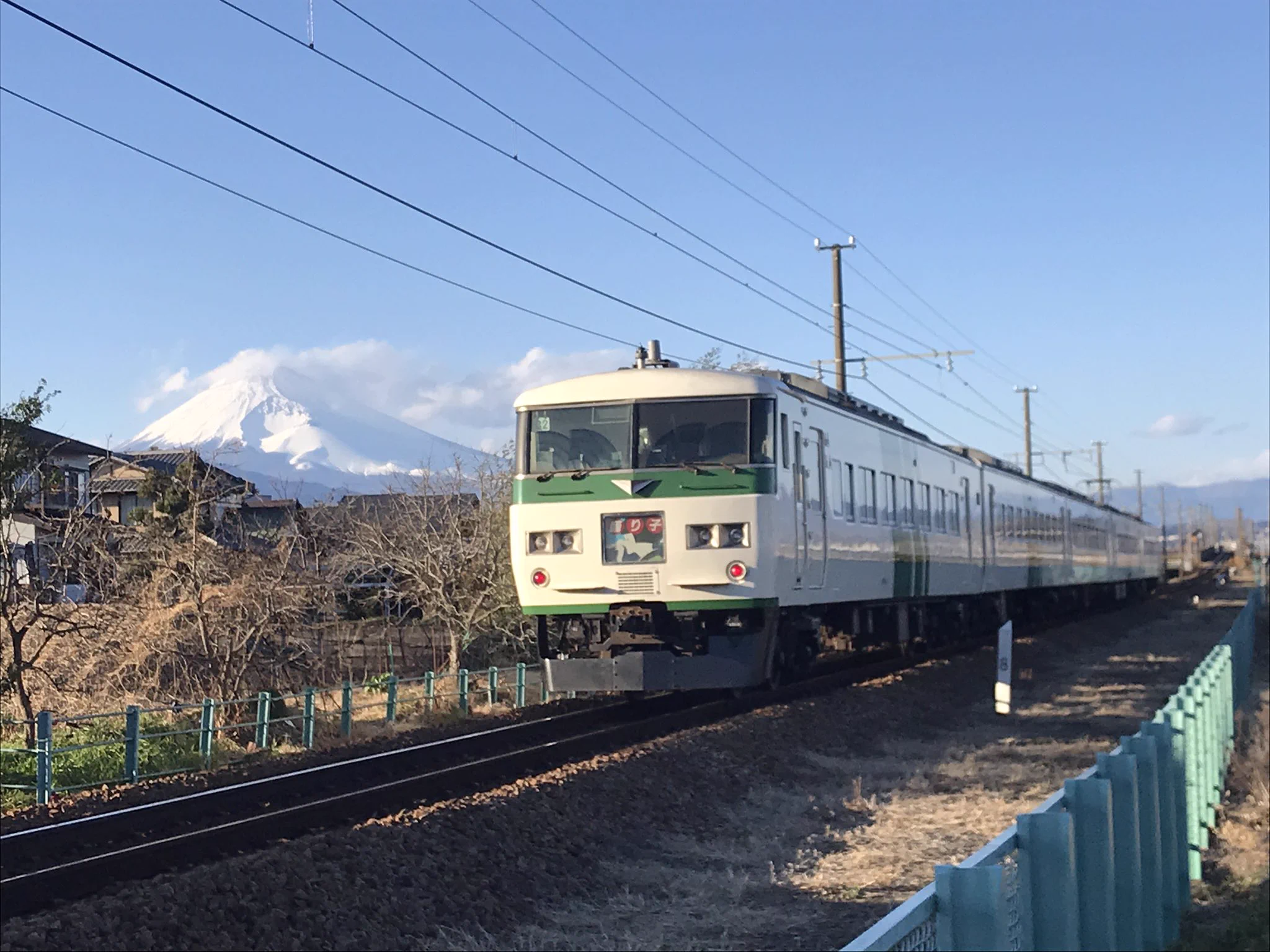 @Section_Rapid なんかわかるw
分類するとしたら、自分は『スマホ民』と『平和村の民』かな？
誰も居ない場所でのんびりスマホ構えてます。 