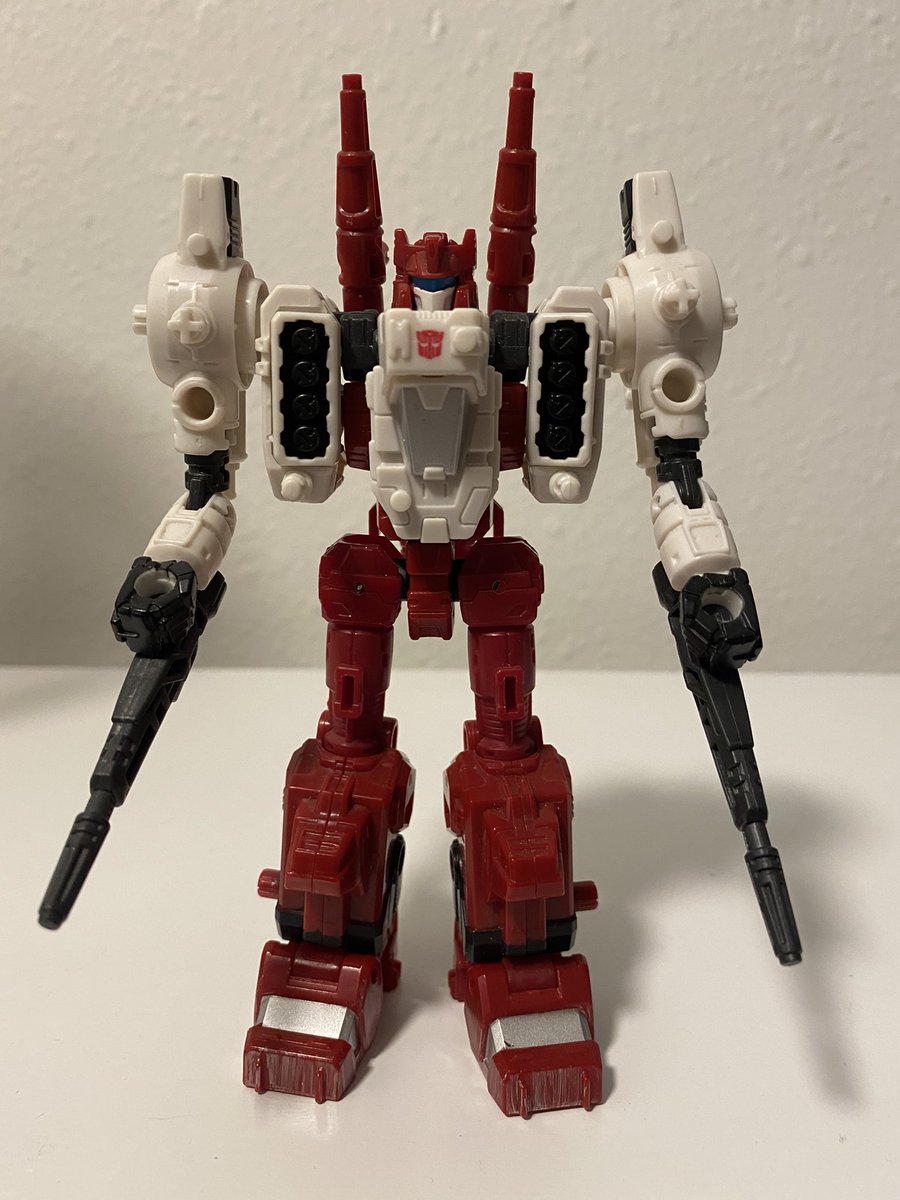 mrlumptastic's tweet photo. 41! Sixgun! The little buddy for Metroplex! And now he makes guns for all his friends! #365Transformers #weaponizers #metroplex
#fortmax #fortressmaximus #ahashtagishouldveusedyesterdayforCog https://t.co/BYGtzzWX5h