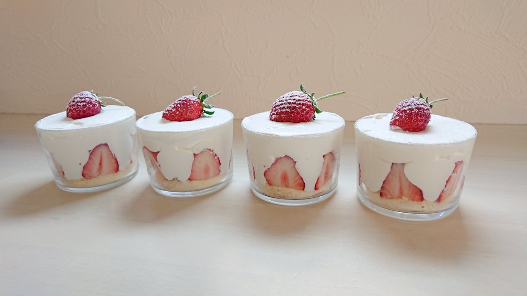 Muffin いちごのグラスショートケーキ 今日のおやつ 手作りおやつ グラスケーキ ボデガ Muffin いちごのグラスショートケーキ 今日のおやつ 手作りおやつ グラスケーキ ボデガ