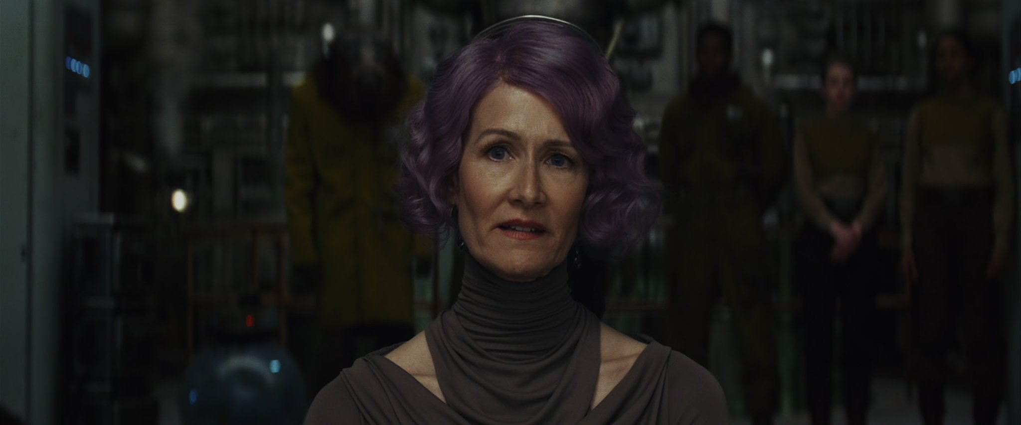 Happy birthday to Laura Dern who played Vice Admiral Amilyn Holdo! 