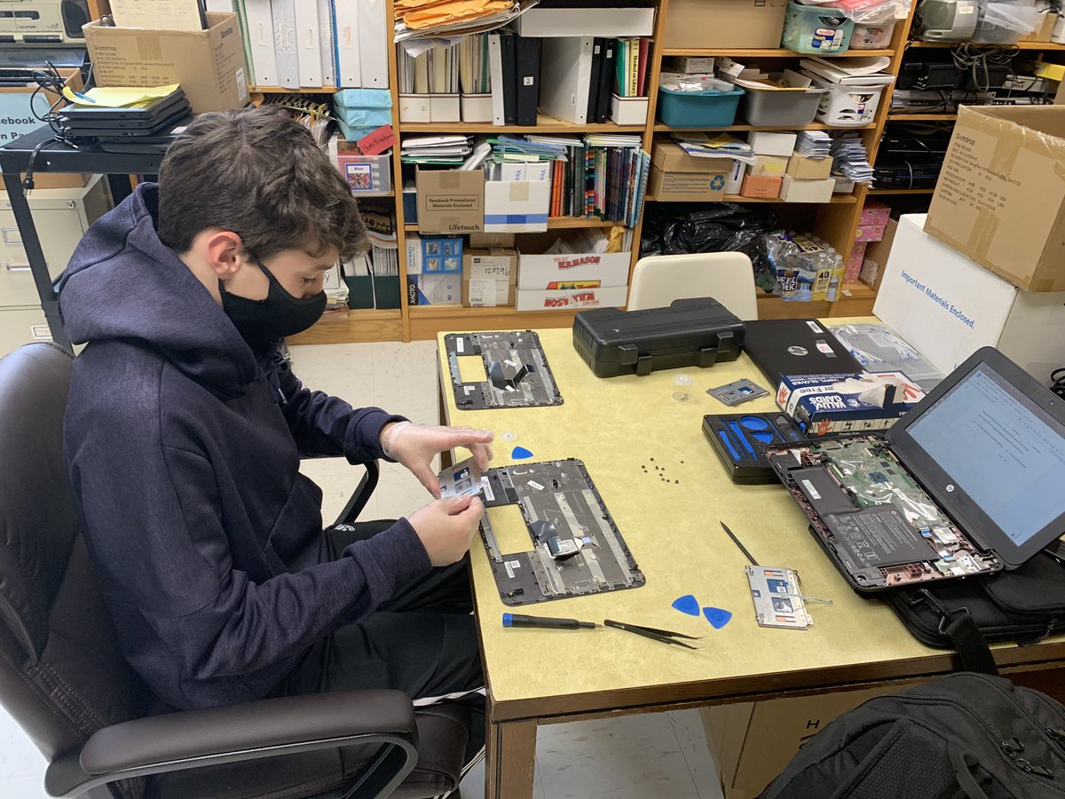 DLInnovationCTR's tweet image. Our tech helpers are “a part” of the IC. Parts came in and Danica & Zane picked up where they left off remembering all their tech skills to repair devices. @deerlakessd #DLInnovation #techhelpdesk #happyplace #teamwork