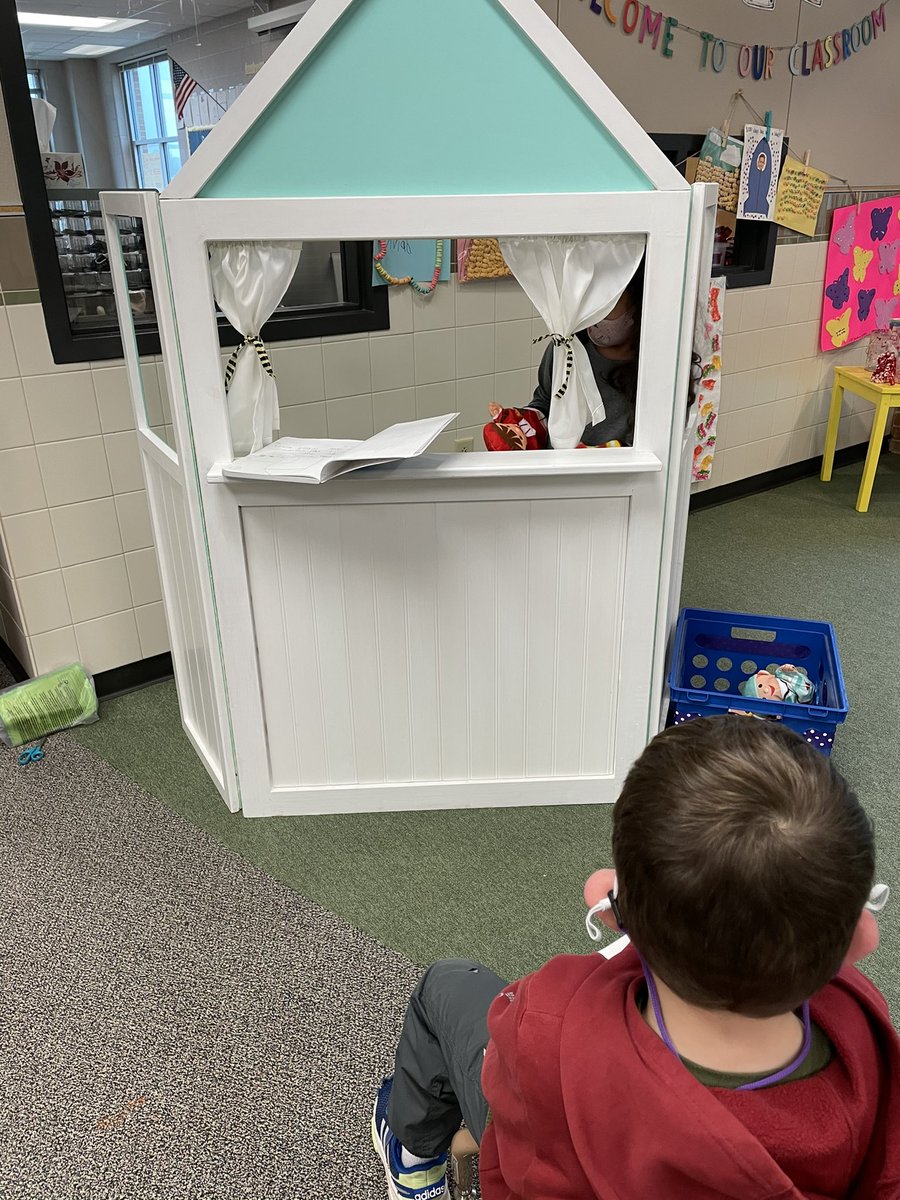 LindseyDeneau's tweet photo. Puppet theatre time! Students act out stories they wrote during writing workshop! #writers  #parksidestrong #readingtheirownwriting #literacy #orallanguagedevelopment #dailyfive https://t.co/W0Wjsg5W3f