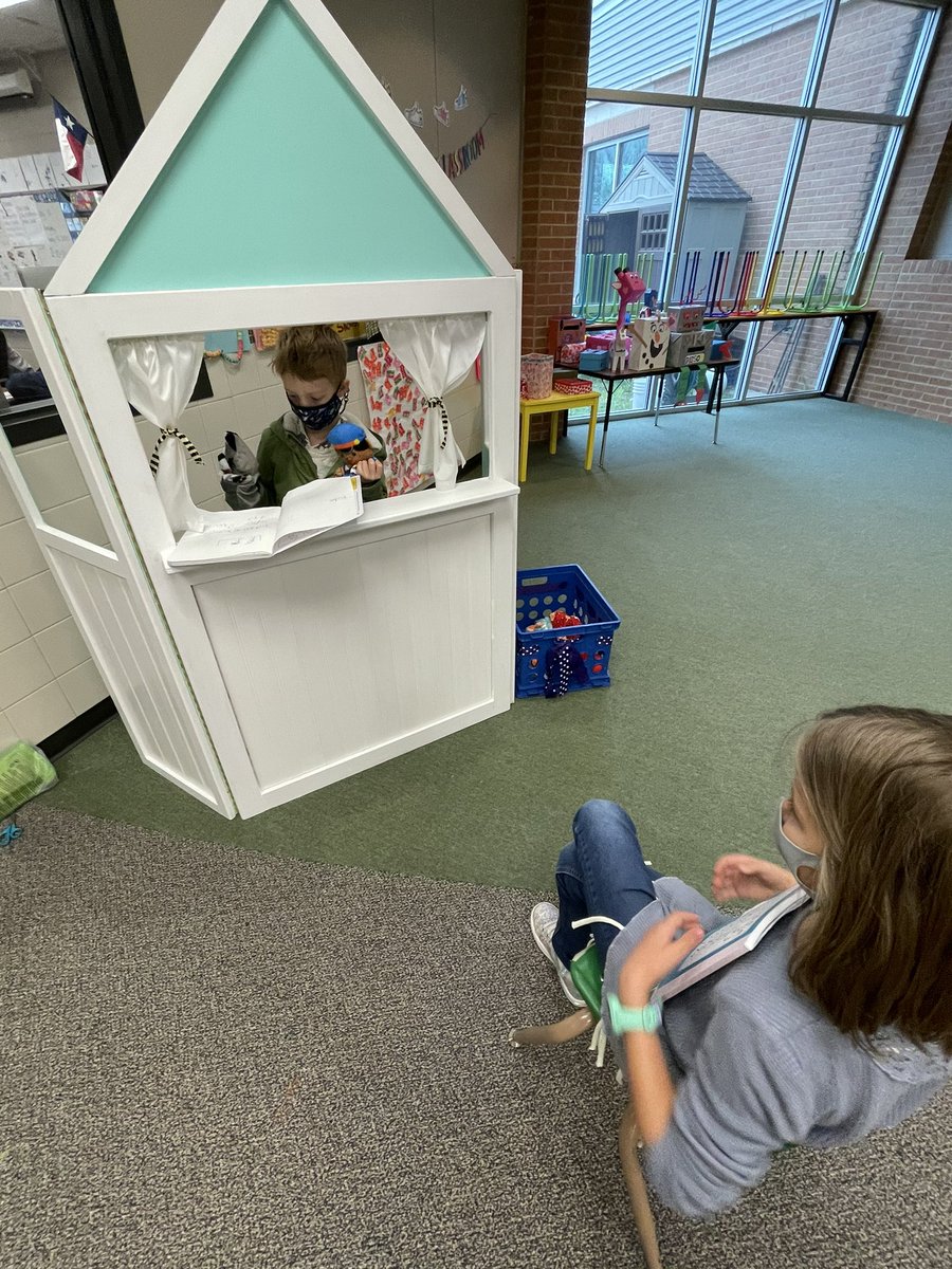 LindseyDeneau's tweet photo. Puppet theatre time! Students act out stories they wrote during writing workshop! #writers  #parksidestrong #readingtheirownwriting #literacy #orallanguagedevelopment #dailyfive https://t.co/W0Wjsg5W3f