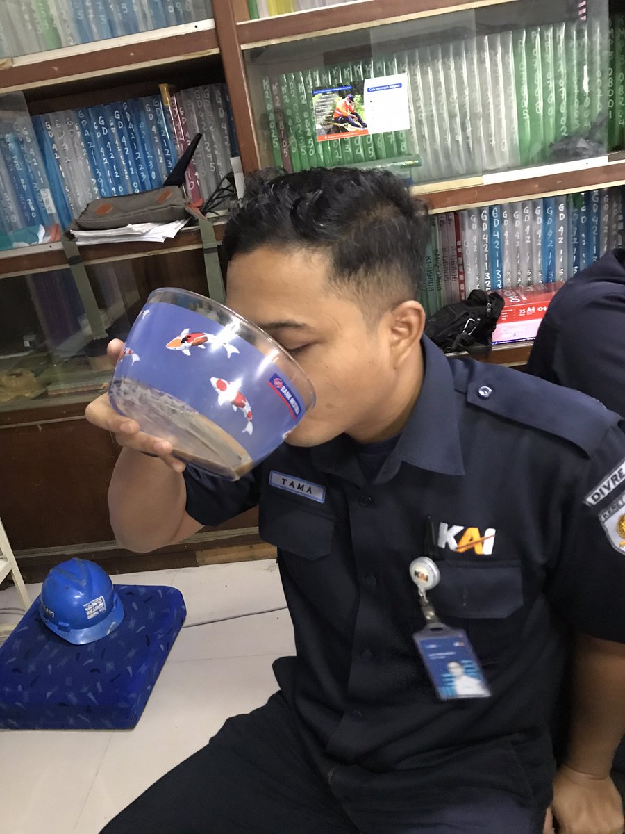 danuprasetya10's tweet photo. Cara baru ngopi https://t.co/ScX2Yp4so9