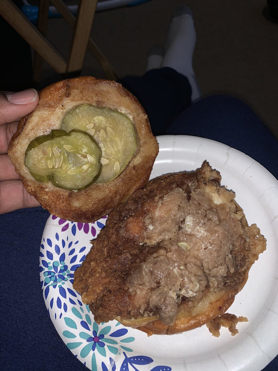 king_chp's tweet photo. @PopeyesChicken what the heck?!? I had my mouth set on a spicy chicken sandwich and this is what I got. An old, gray sandwich with soggy chicken and a hard bun. I can’t even eat this. #nasty #popeyes https://t.co/tWtF6oUtpU